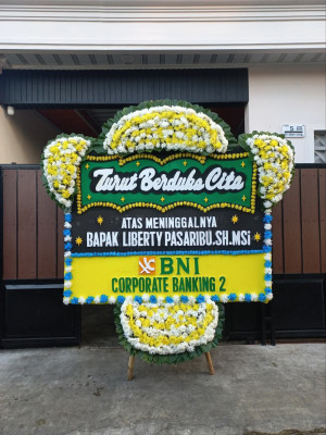 Papan Bunga Duka di Rurukan Satu
