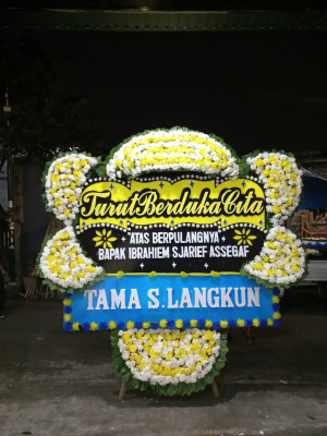 Papan Bunga Duka di Rurukan Satu